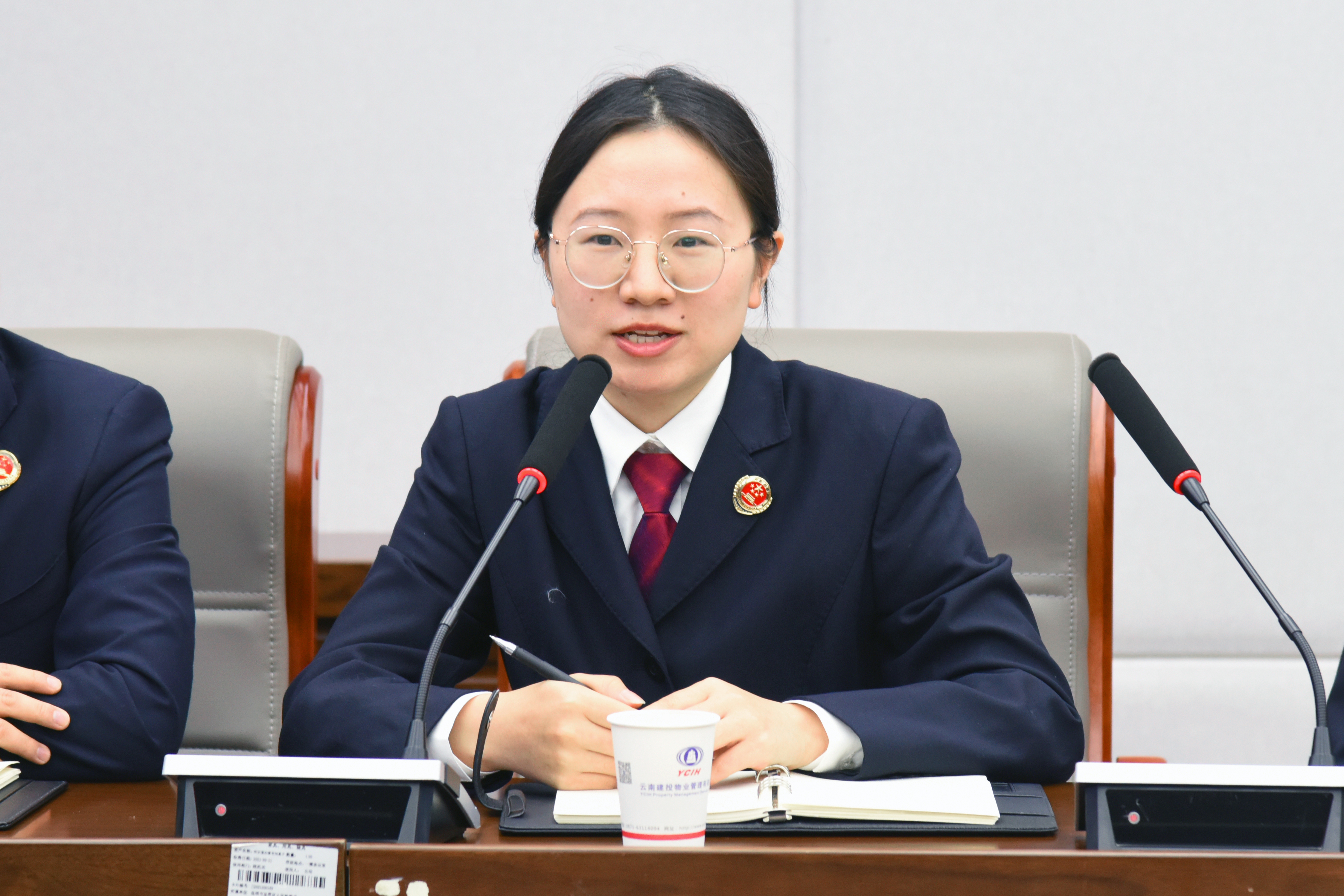何莹.jpg