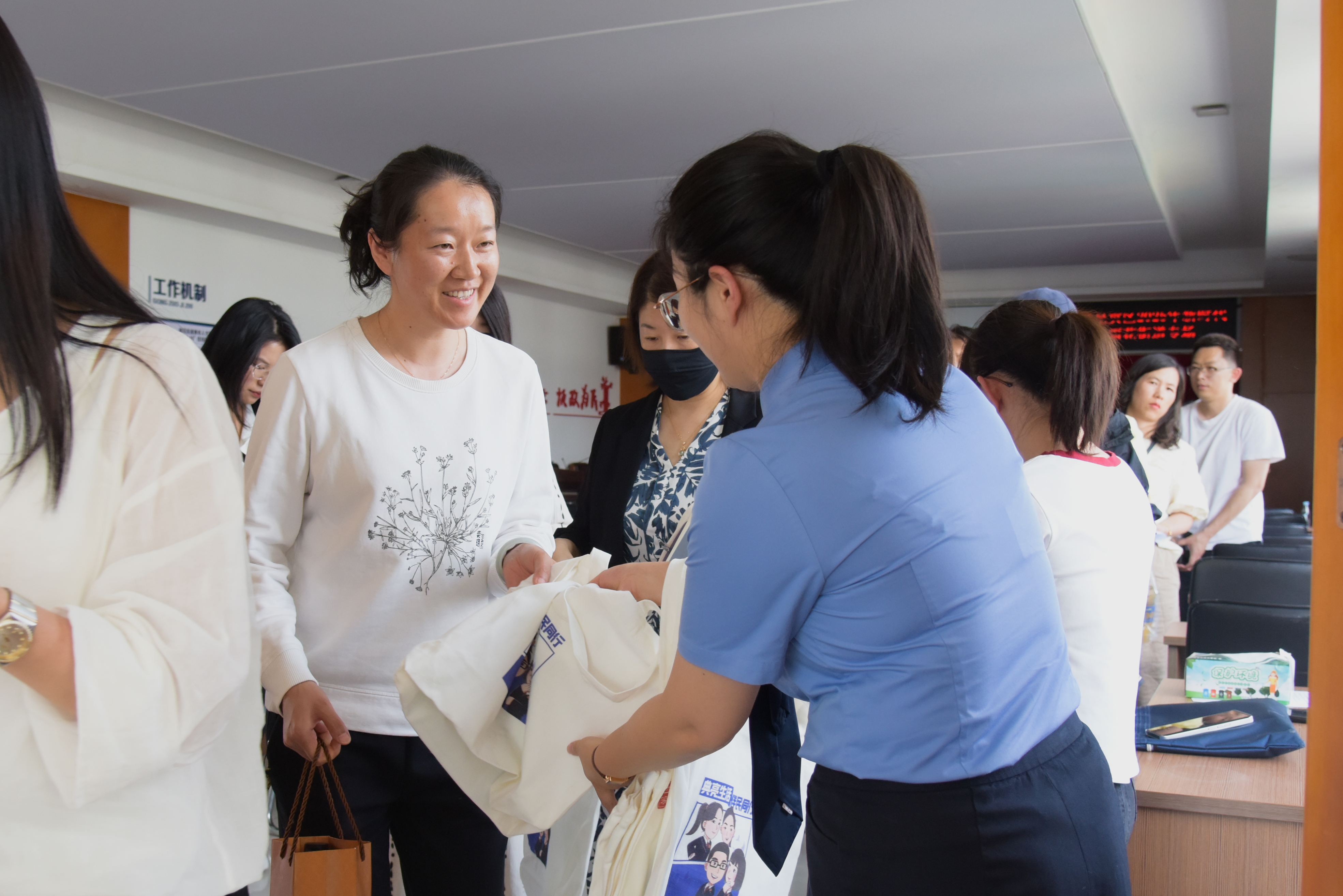 送礼物2.jpg